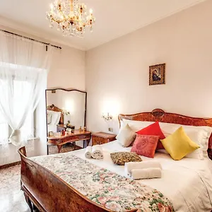 Warm In Ancient Building In Vatican-p S Pietro Apartament Rzym